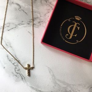 Cross pendant necklace